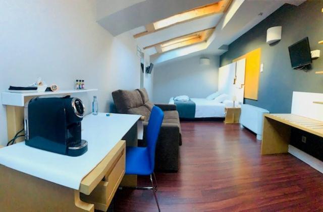 Zenit El Coloquio Hotel Валадоид Екстериор снимка